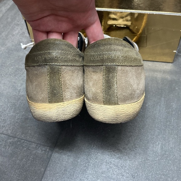Authentic Like New Distressed Gold Goose Sneaker - Picture 5 of 6